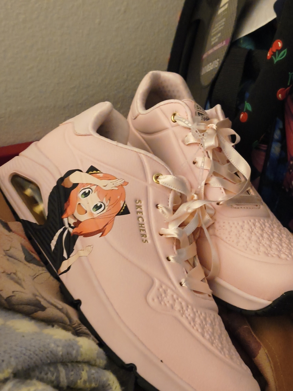 Spy * Family Skechers Sneakers Sz9.5